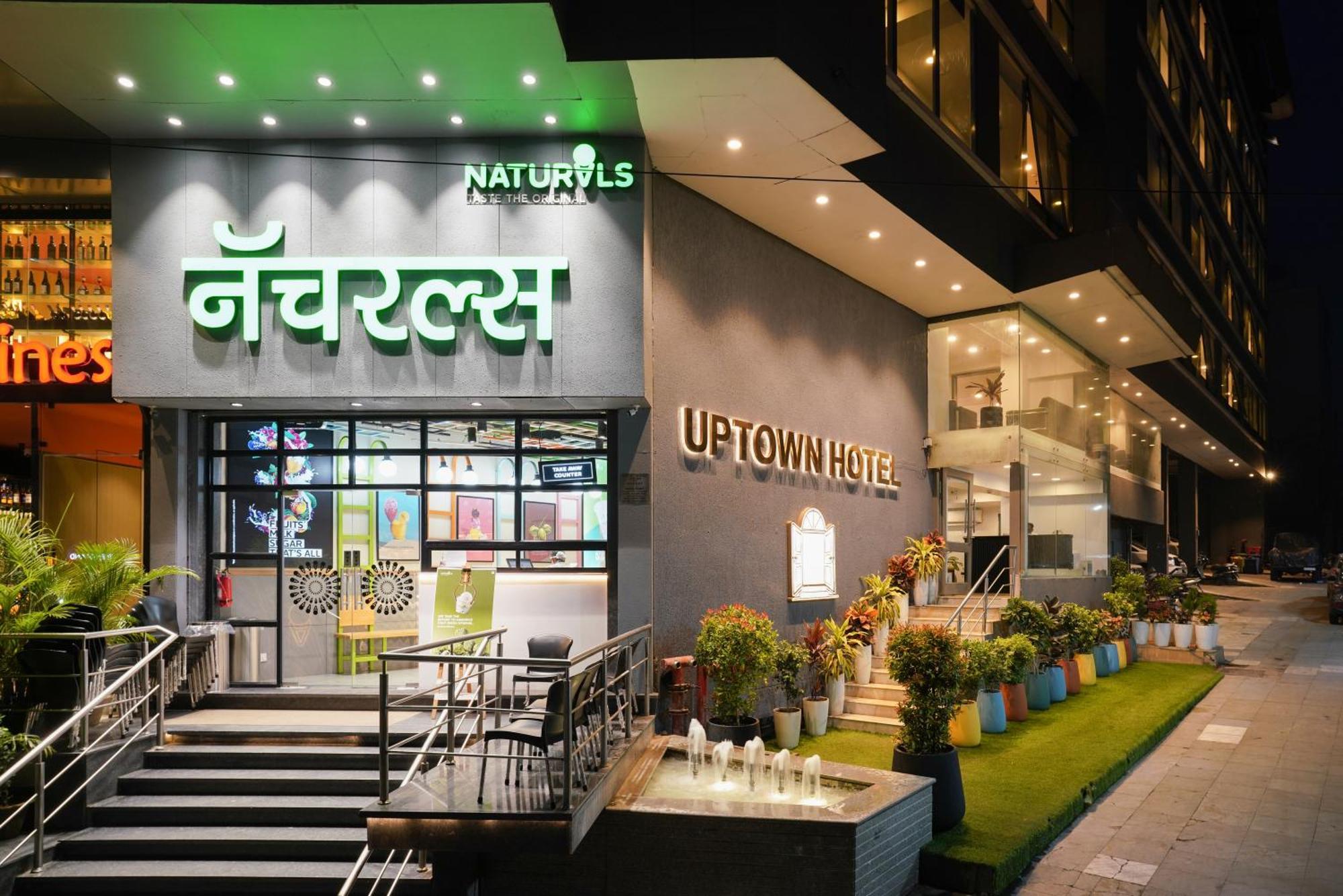 Uptown Hotel Nagpur Esterno foto