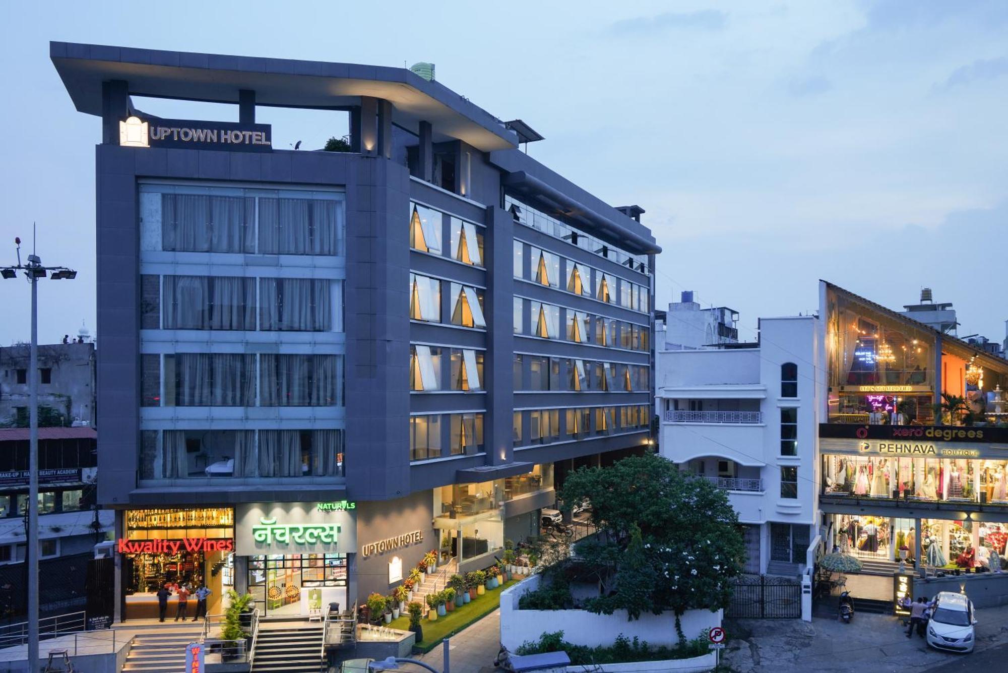 Uptown Hotel Nagpur Esterno foto
